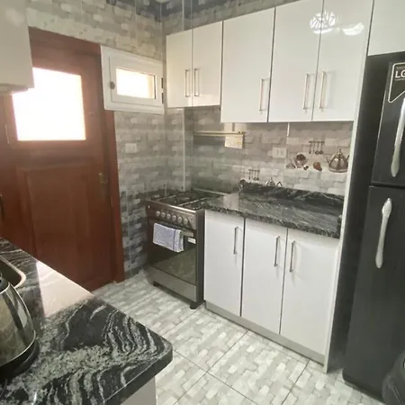 Salah Eldin 2 Bed Rooms Super Lux Chalet Apartment , Garden&Sea View, First Floor , Family Only سوبر لوكس شاليه دور اول المعموره الشاطىء بجوار المنتزه Mamoura Alexandria مع كارنيهات الدخول طول السنه و الشاطىء الخاص من اول مايو لنهايه اكتوبر للعائلات Extérieur photo