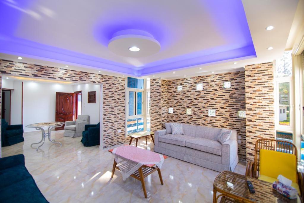 Salah Eldin 2 Bed Super Lux , Garden&sea View, First Floor , Family Only سوبر لوكس دور اول المعموره الشاطىء بجوار المنتزه Mamoura مع كارنيهات الدخول طول السنه و الشاطىء الخاص من اول مايو لنهايه اكتوبر للعائلات Appartement